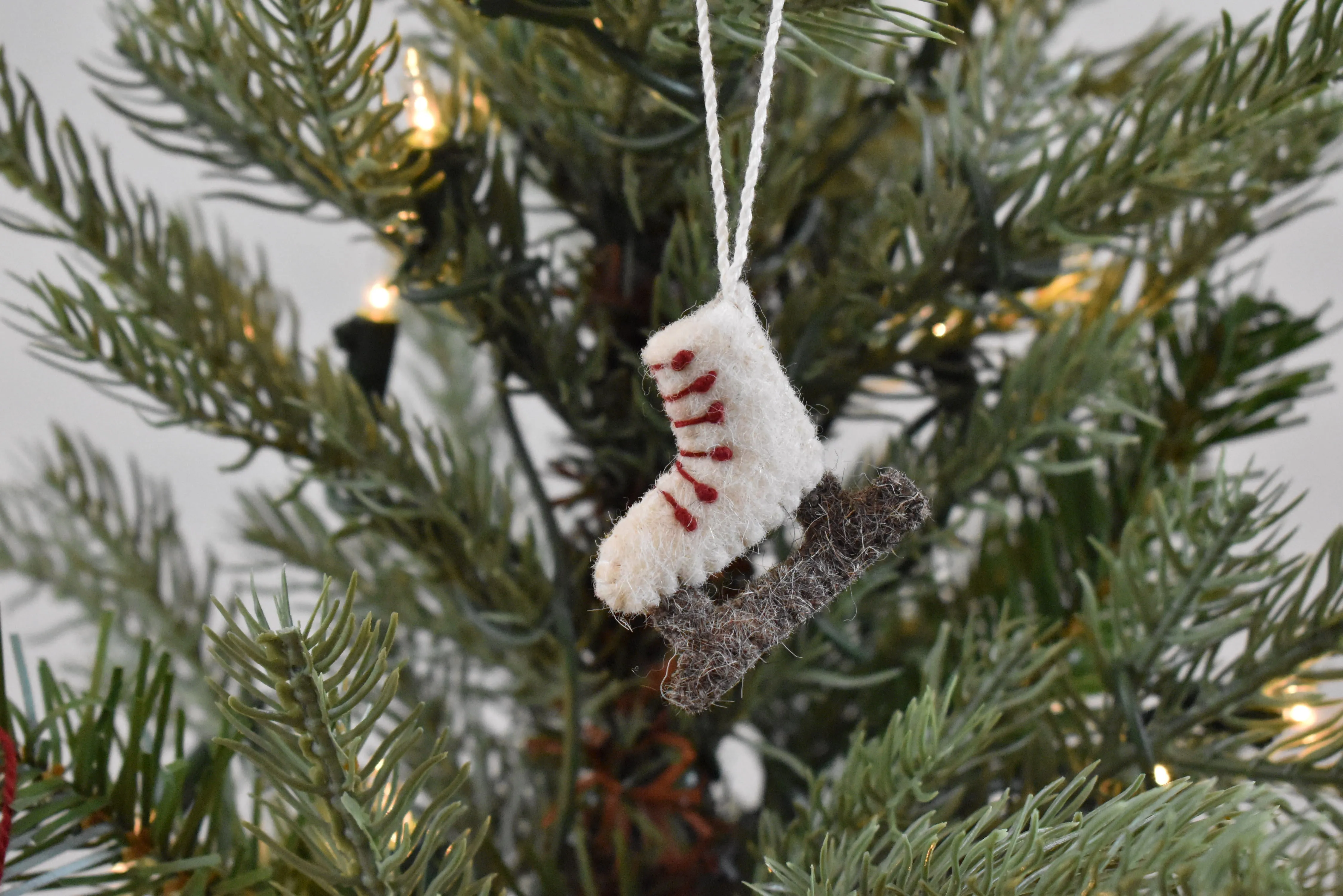 Ensemble de 24 pièces - Mini arbre de Noël emblématique pour table - En feutre de laine prêt à poser
