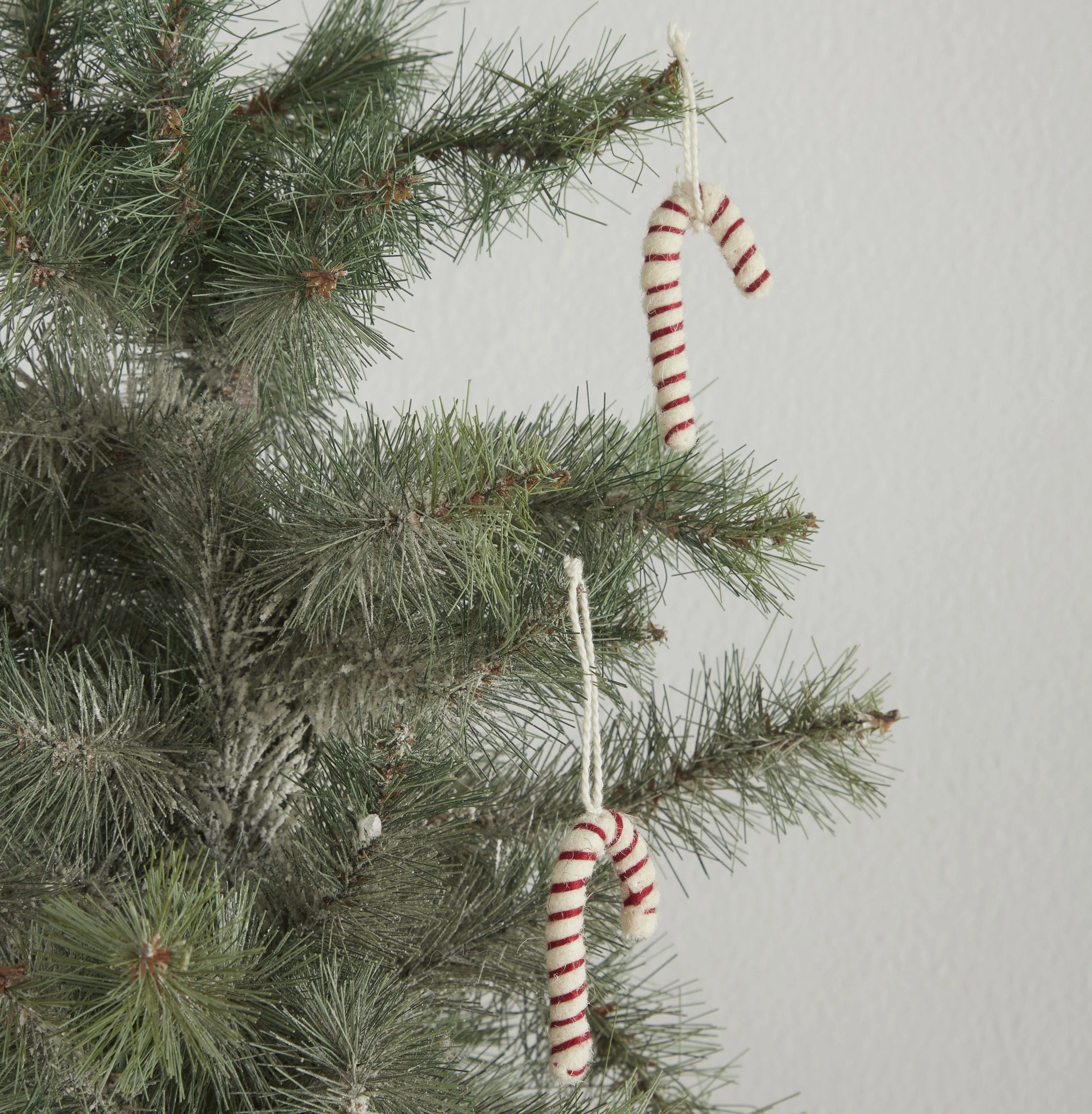 Ensemble de 24 pièces - Mini arbre de Noël emblématique pour table - En feutre de laine prêt à poser
