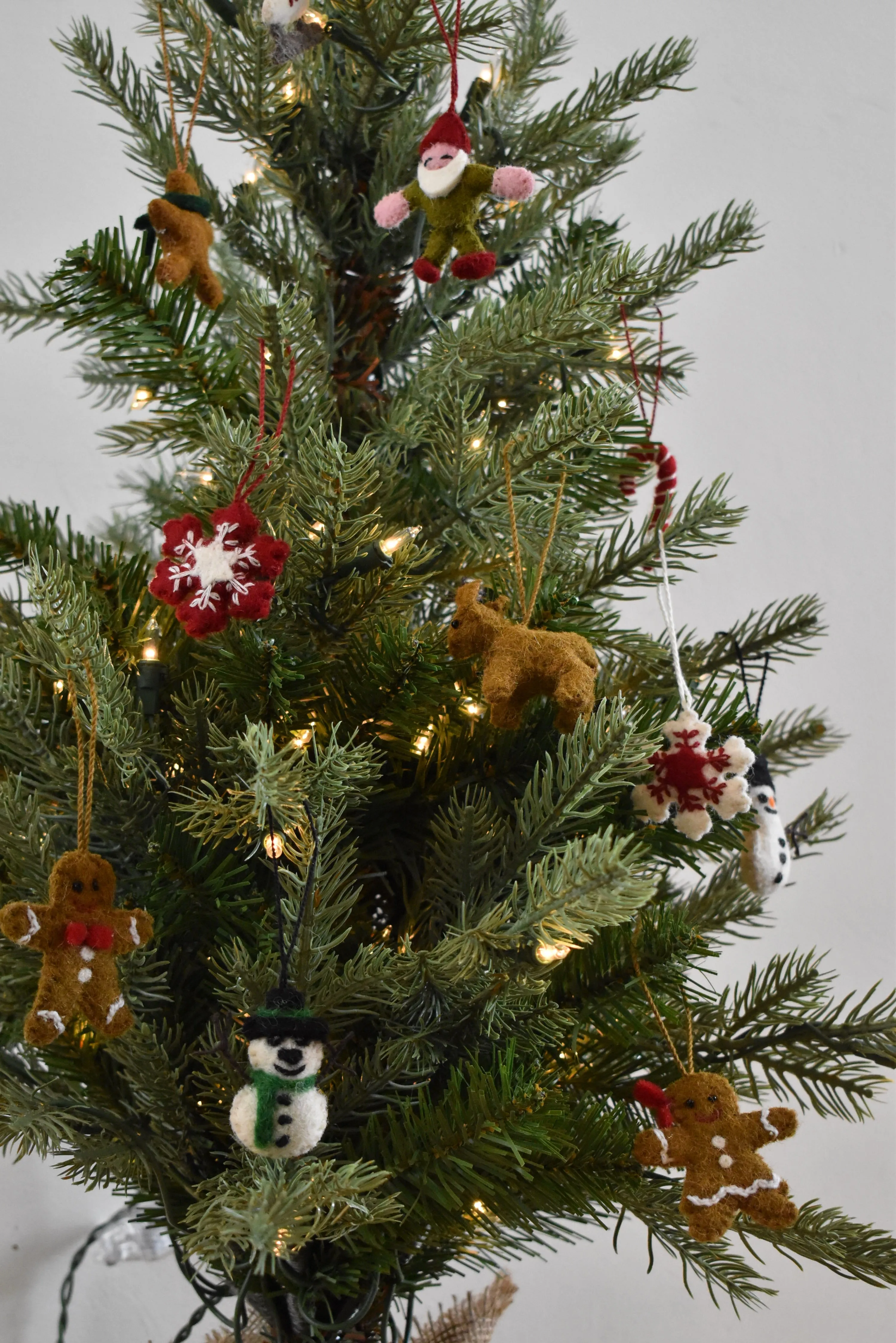 Ensemble de 24 pièces - Mini arbre de Noël emblématique pour table - En feutre de laine prêt à poser
