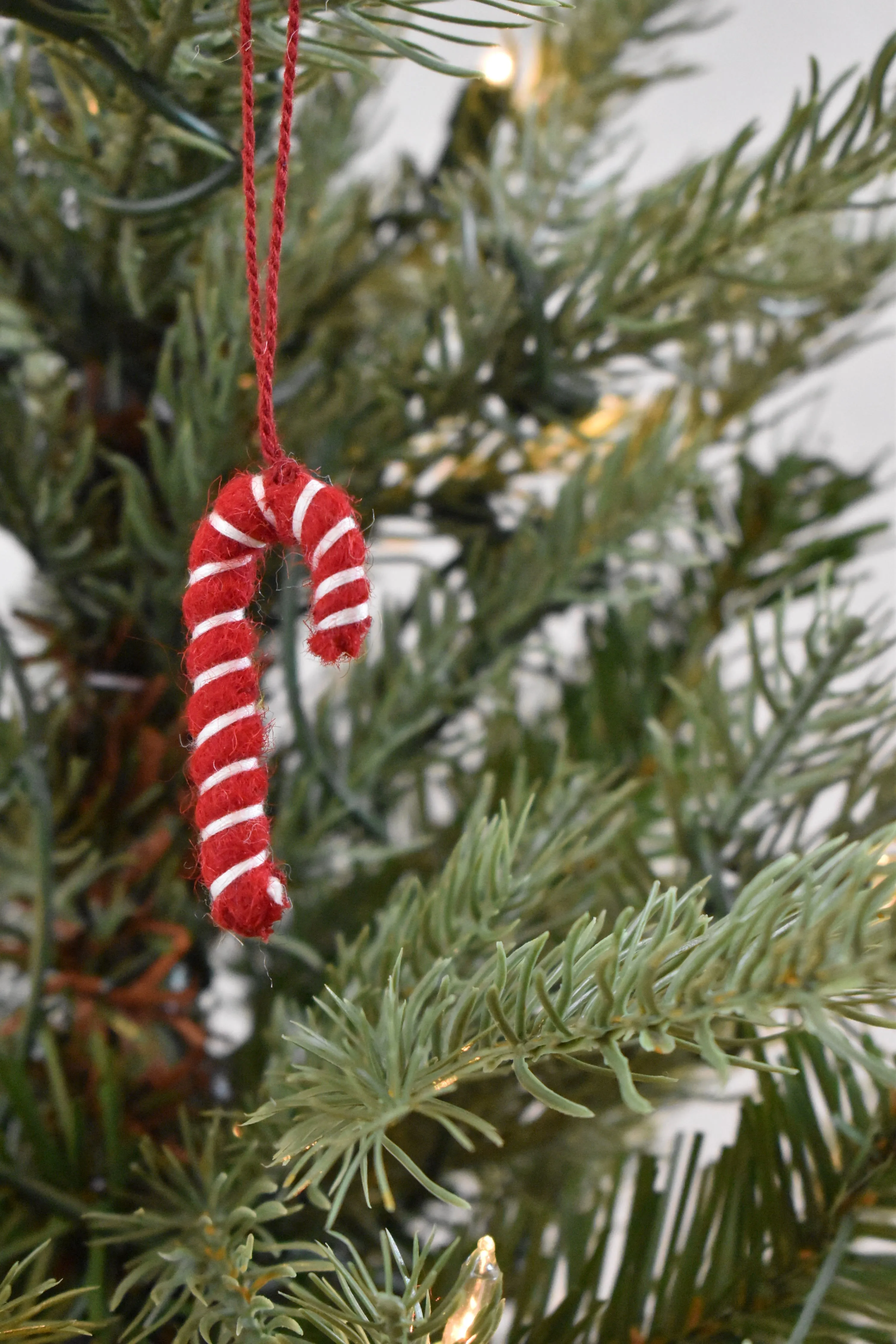 Ensemble de 24 pièces - Mini arbre de Noël emblématique pour table - En feutre de laine prêt à poser