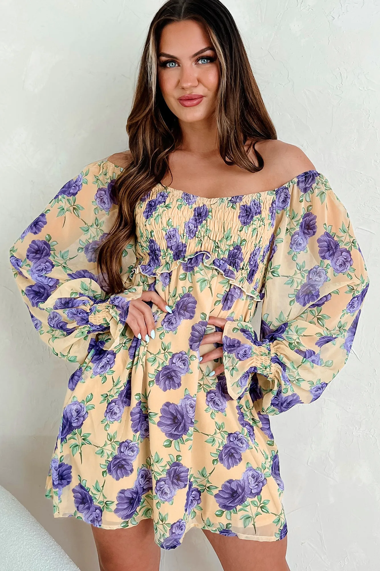 Une Magnifique Robe Chiffonnée à Smocks Floraux (Moutarde Clair)