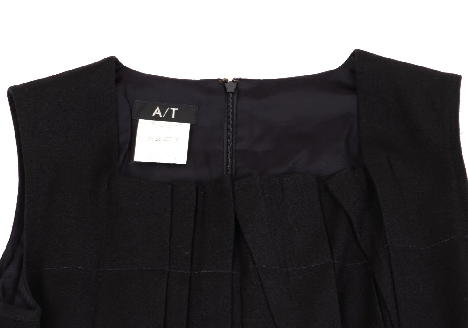 A/T (ATSURO TAYAMA) JAPON. Robe sans manches plissée en laine marine