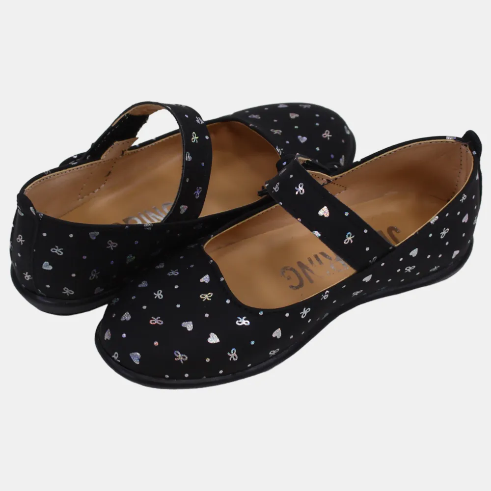 Chaussures en Cuir pour Fille – Noir avec Détails en Forme de Cœur