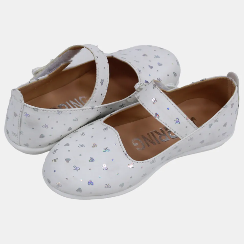 Chaussures en cuir pour bébé fille – Blanc avec détails en forme de cœur