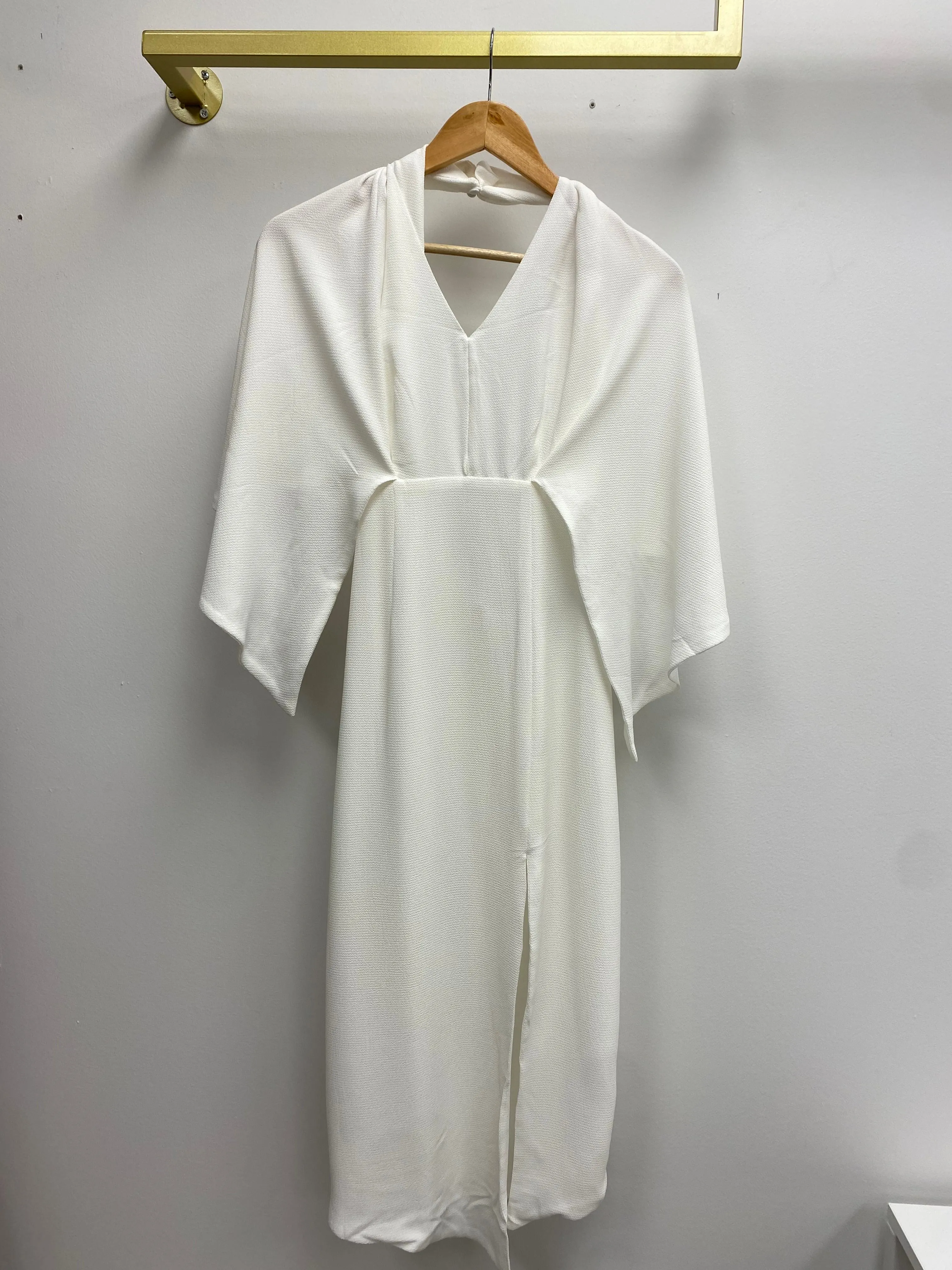 Robe blanche dos nu avec fente avant