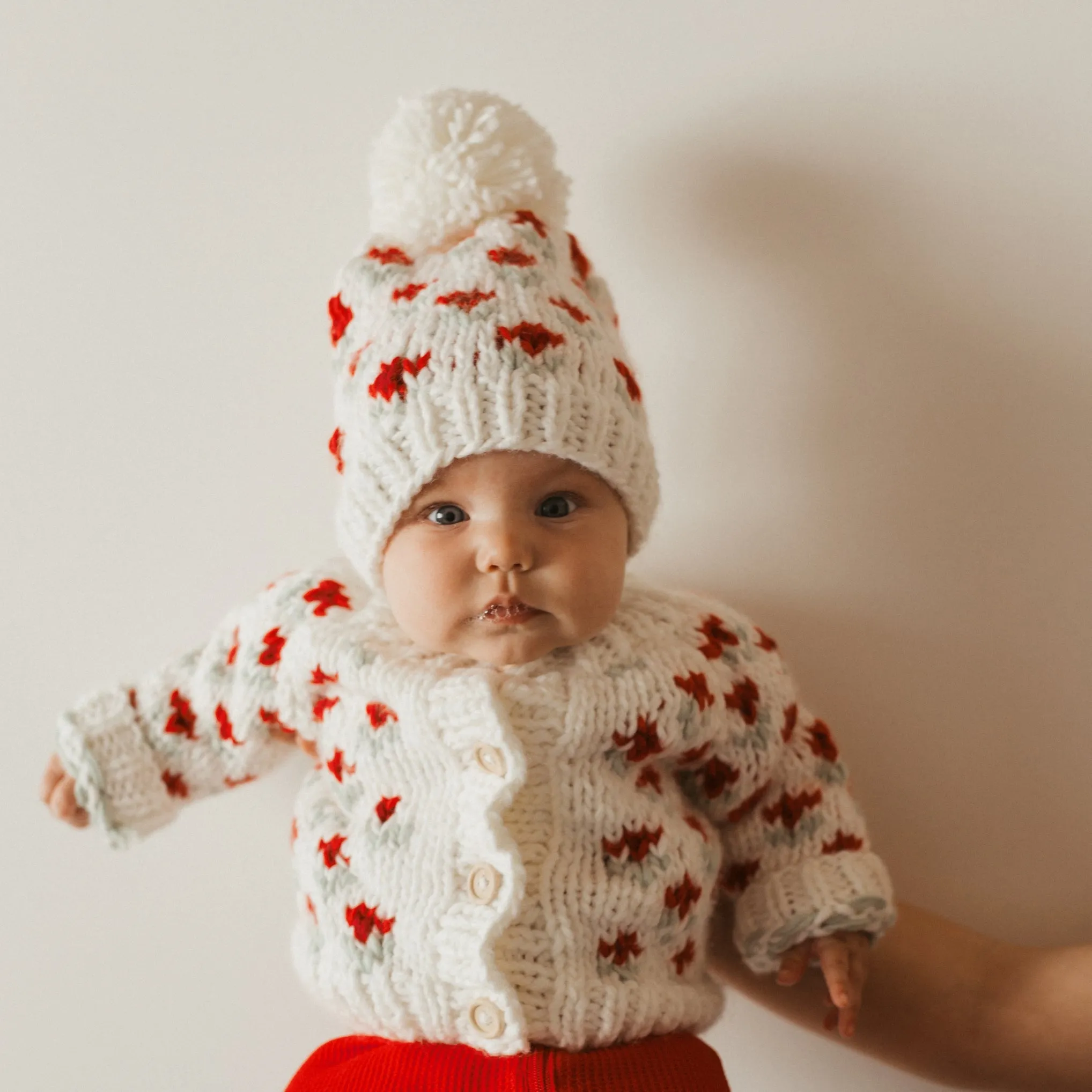 Bonnet tricoté Bitty Blooms par Huggalugs