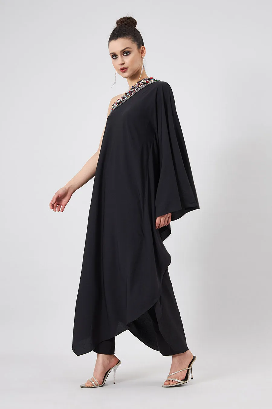 Ensemble Kaftan et Pantalon Noir à Une Épaule Brodé