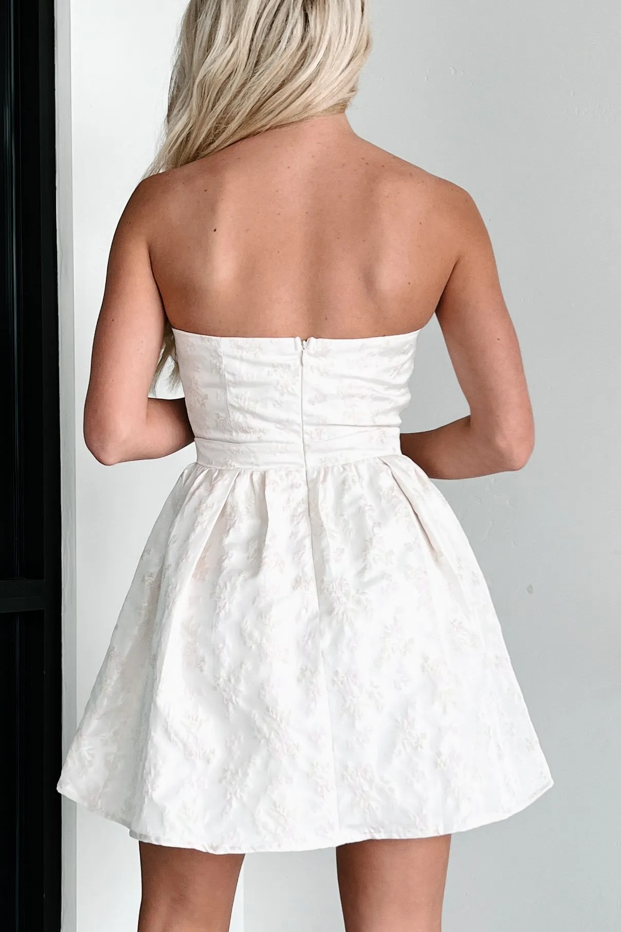 Robe fleurie mini sans bretelles Blossoms Of Belief (Fleurie crème/rose)