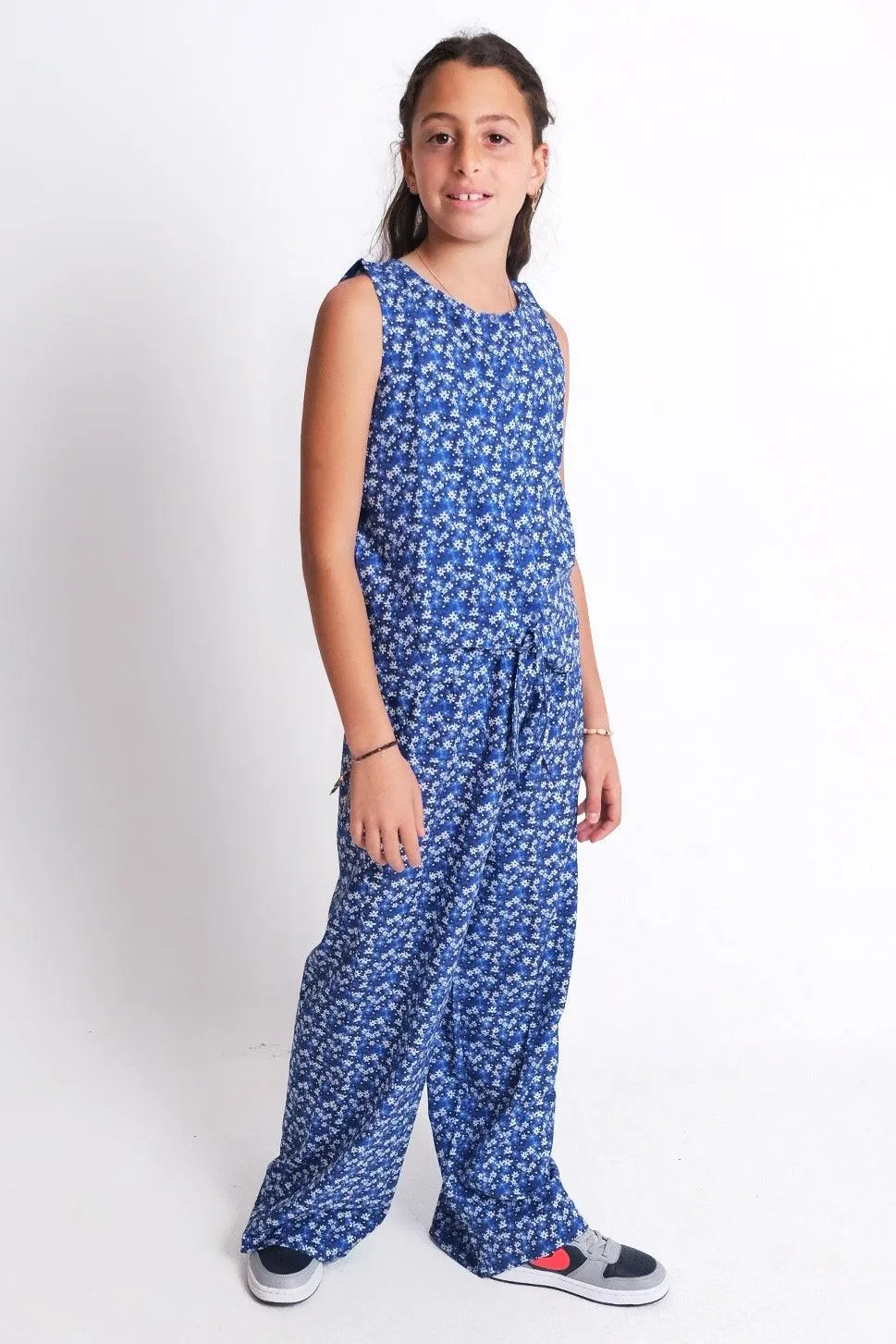 Blouse sans manches à motifs floraux bleus