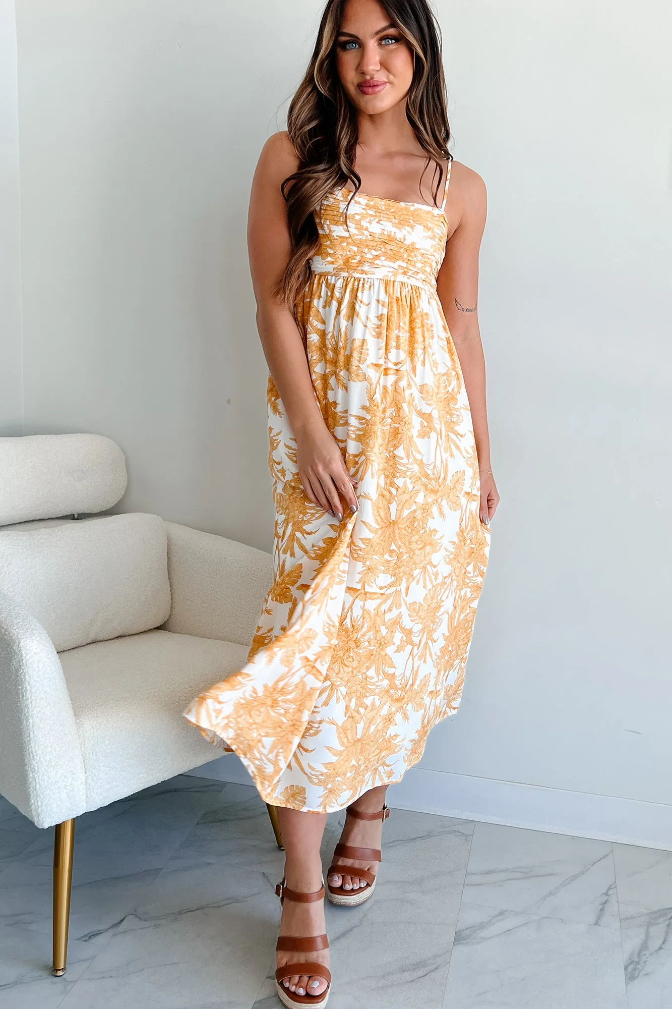 Robe plissée à l'imprimé tropical et à la perspective aérée (Multi orange clair)