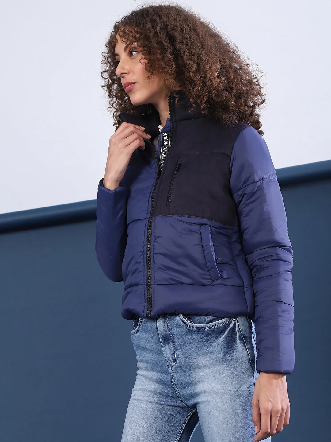 Veste bomber décontractée élégante à motifs colorés pour femmes Campus Sutra