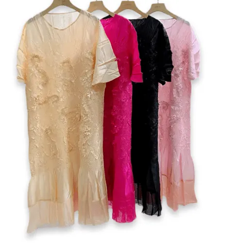 Robe mi-longue à effet froissé