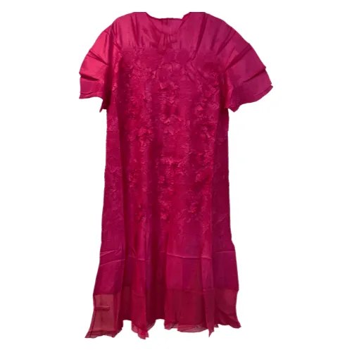 Robe mi-longue à effet froissé