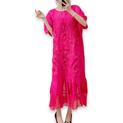 Robe mi-longue à effet froissé