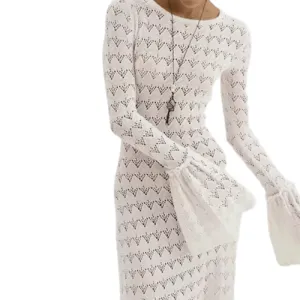 Robe maxi en crochet à manches cloche