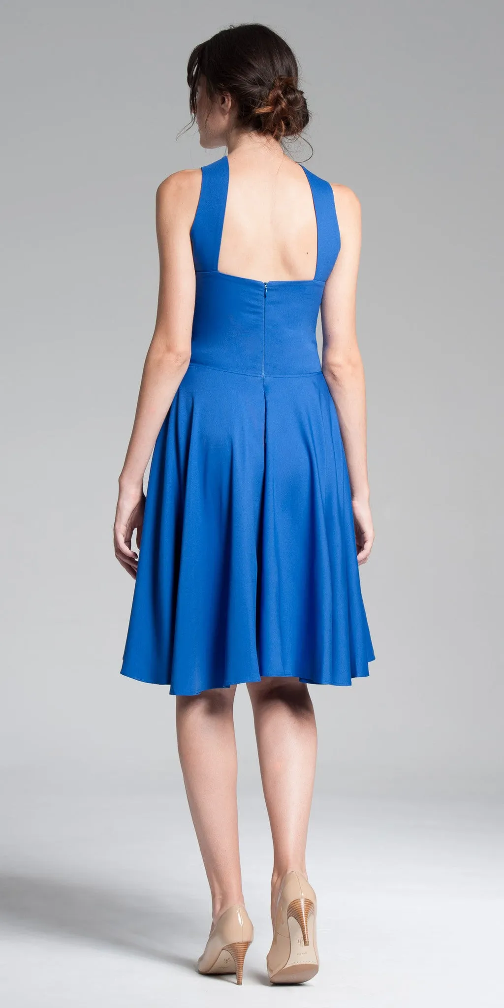 Robe longueur genoux brodée avec découpe devant - Indigo