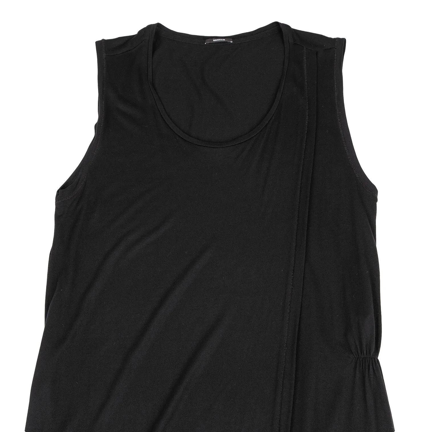 DENHA DENHAM Japon. Robe sans manches en rayonne noire avec motif enveloppant