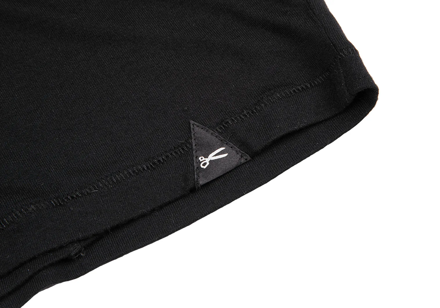 DENHA DENHAM Japon. Robe sans manches en rayonne noire avec motif enveloppant