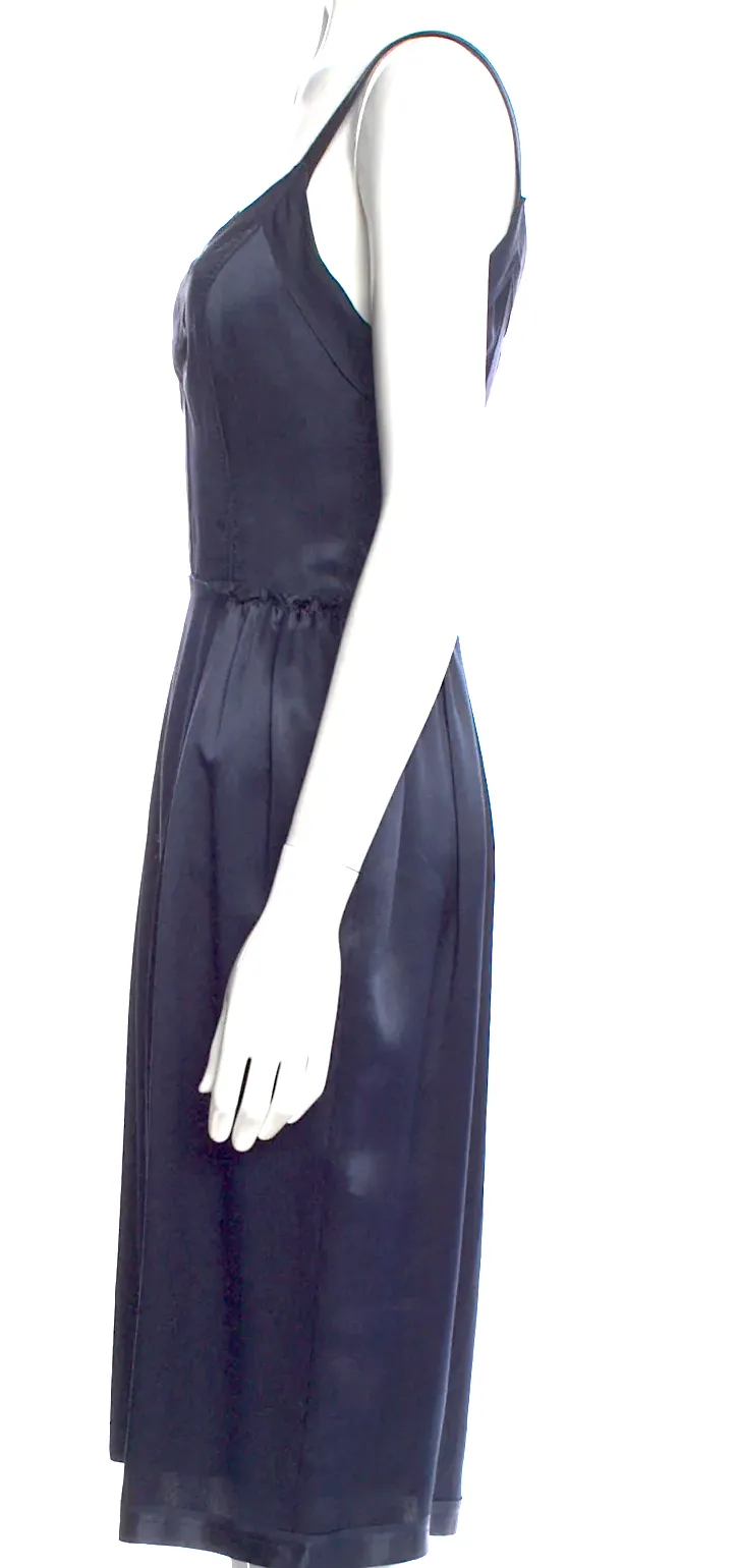 Dolce & Gabbana Italie. Robe longueur genou en soie bleu foncé