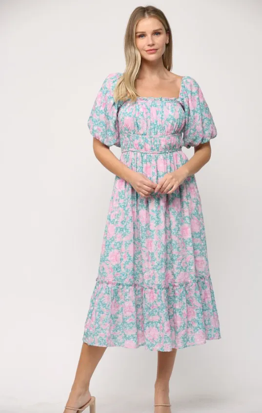 Robe mi-longue avec détail de corsage froncé