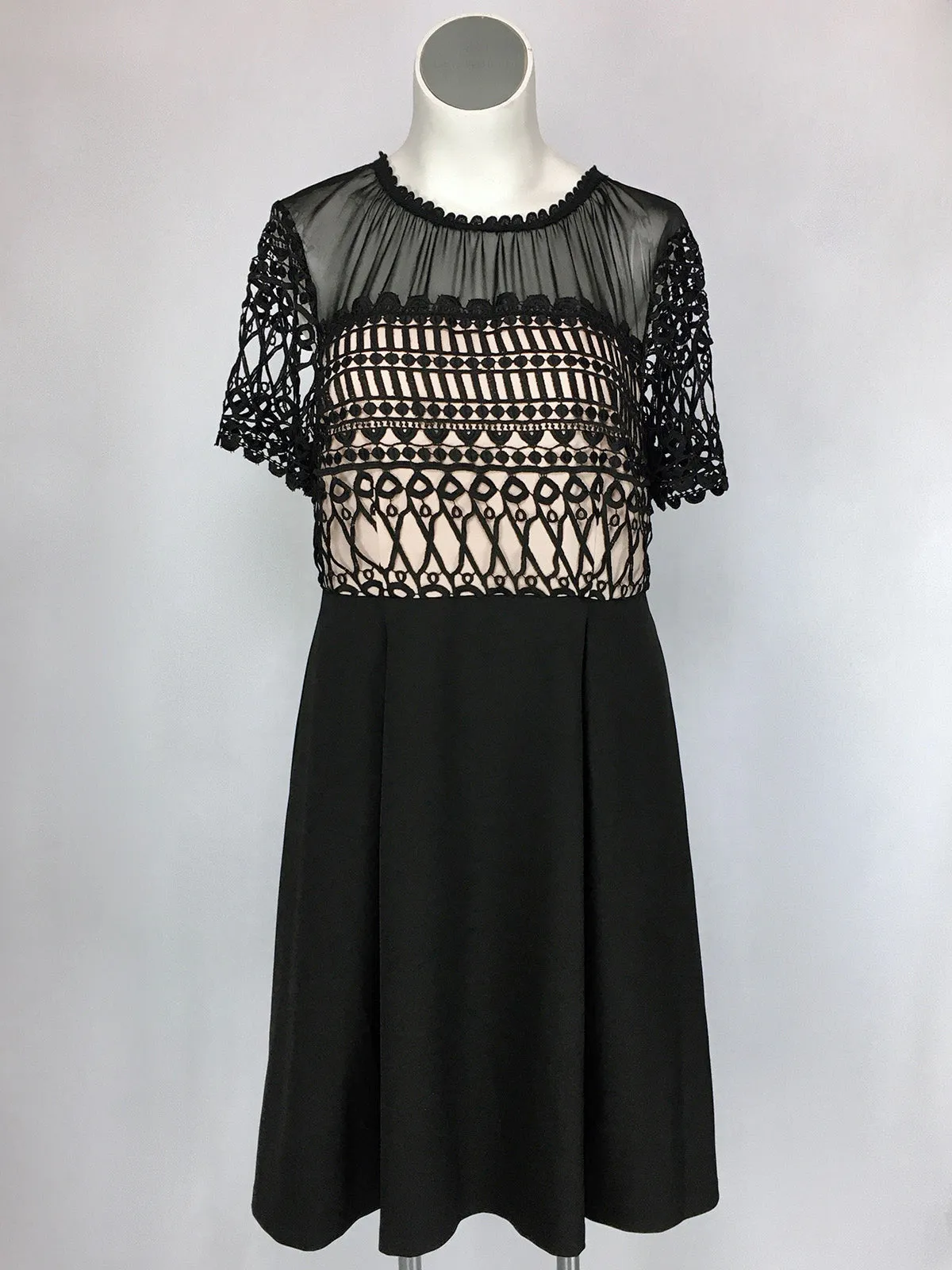 Robe en dentelle noire et beige eloqüi taille 16