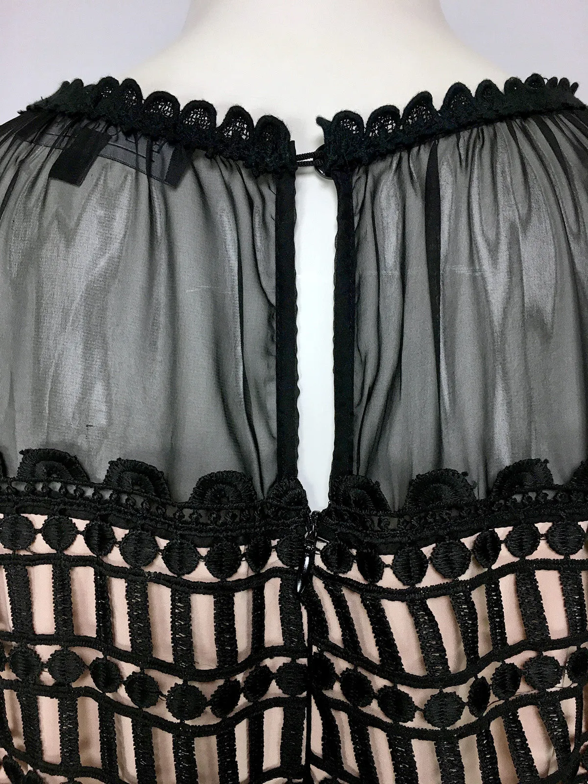 Robe en dentelle noire et beige eloqüi taille 16