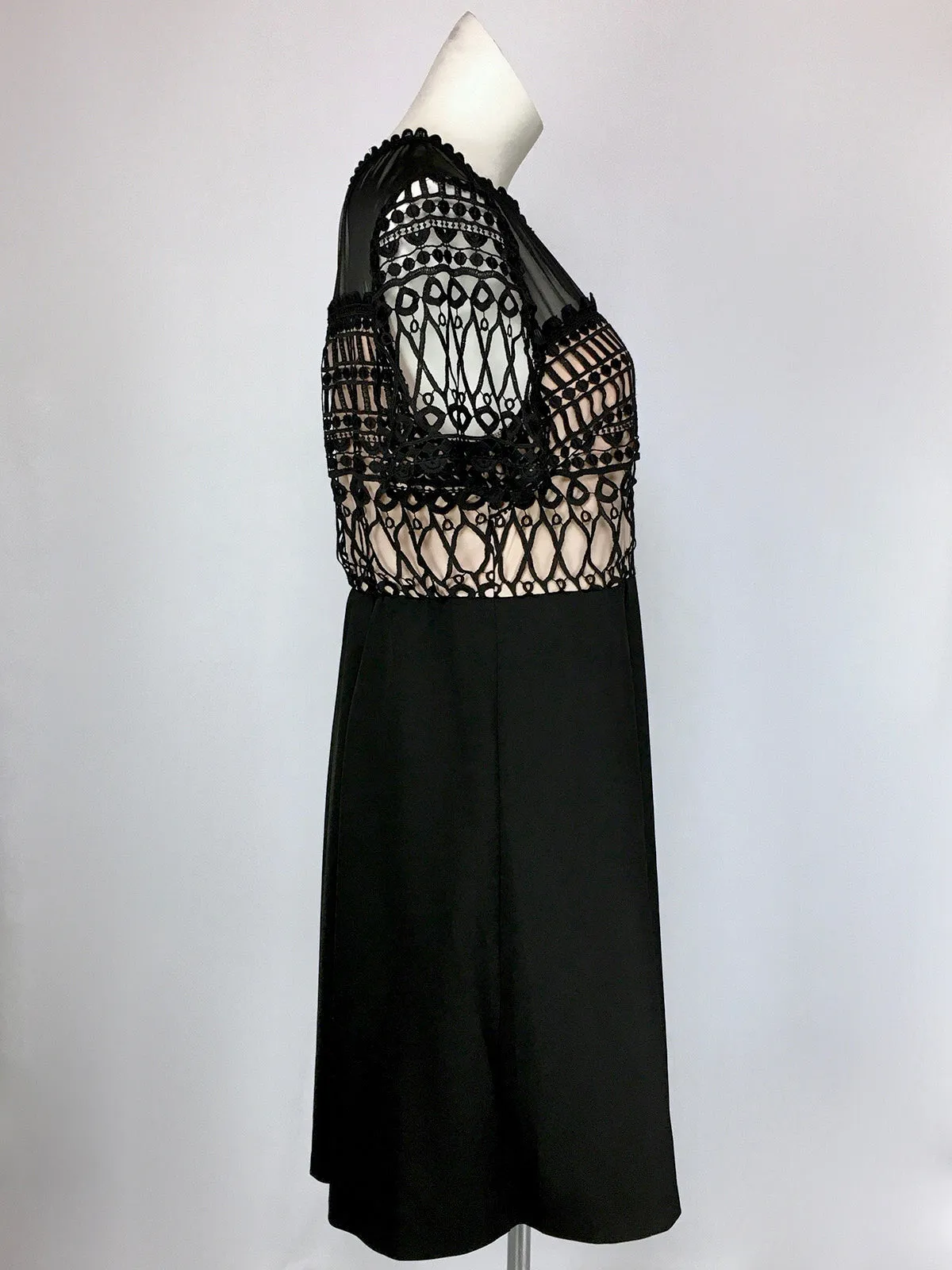 Robe en dentelle noire et beige eloqüi taille 16