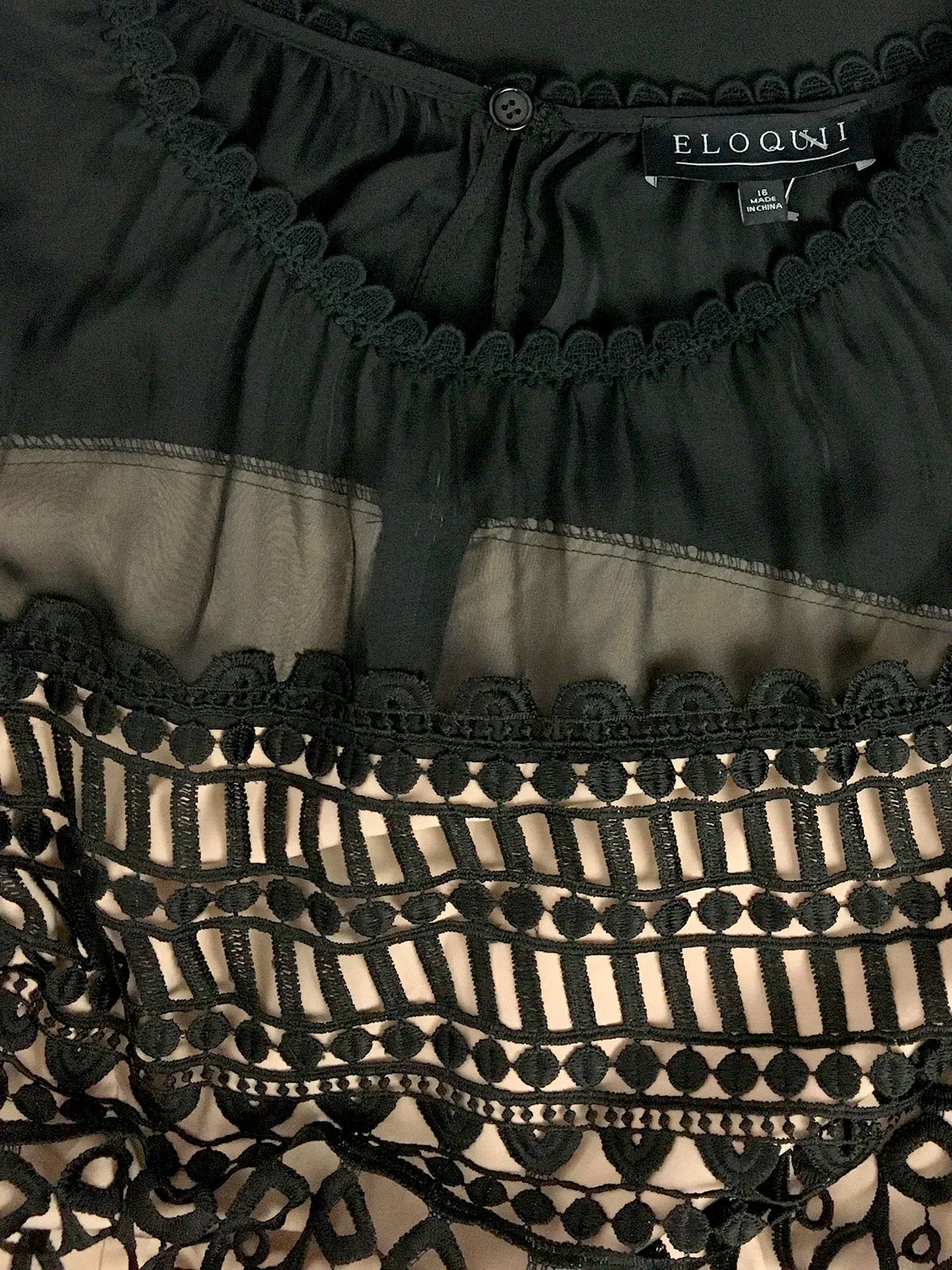 Robe en dentelle noire et beige eloqüi taille 16