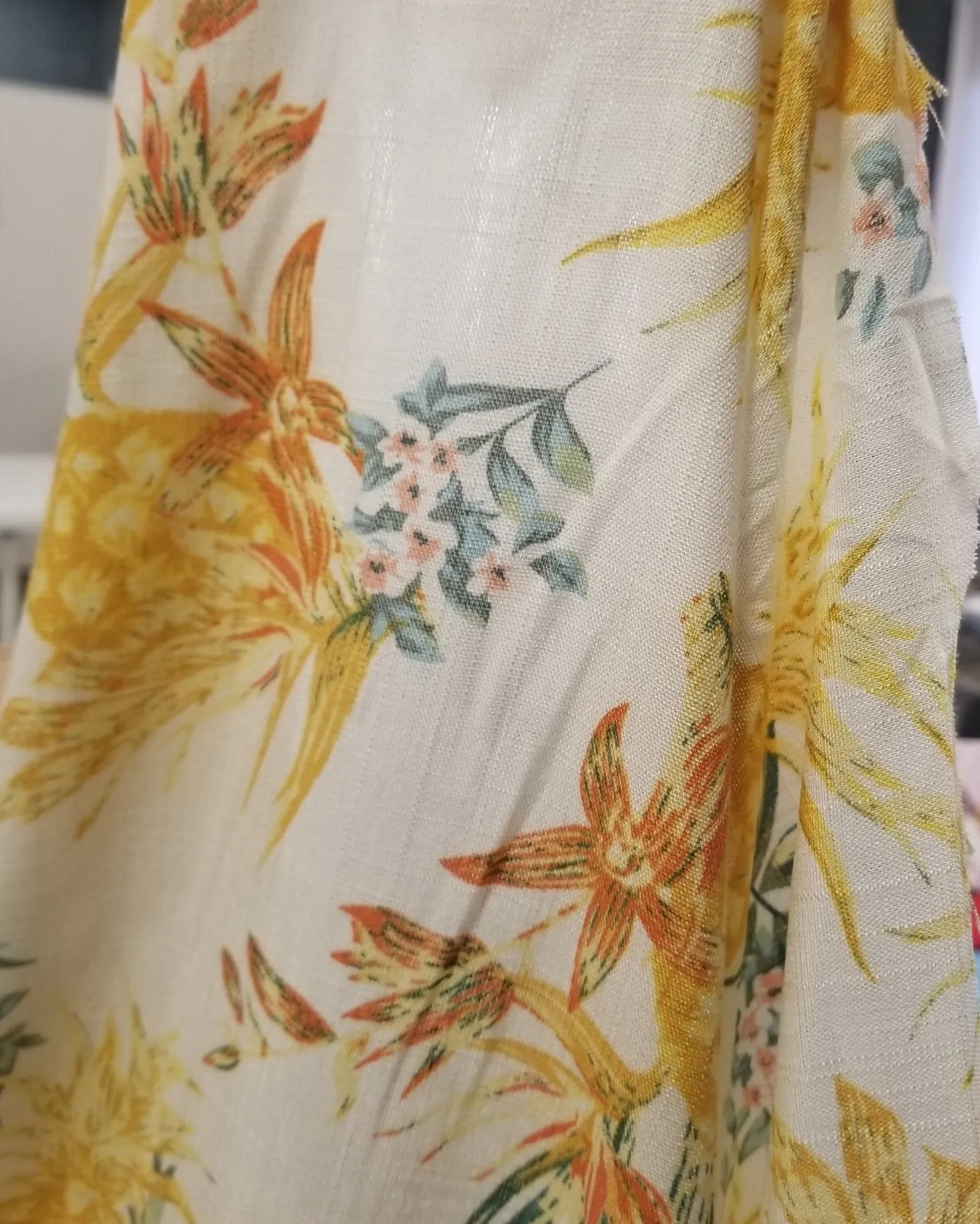 Fin de rouleau : 2 verges de Resortwear en Deadstock Designer en Rayon Souple Crème à Motif Croisé Ananas, Tissu en Lin
