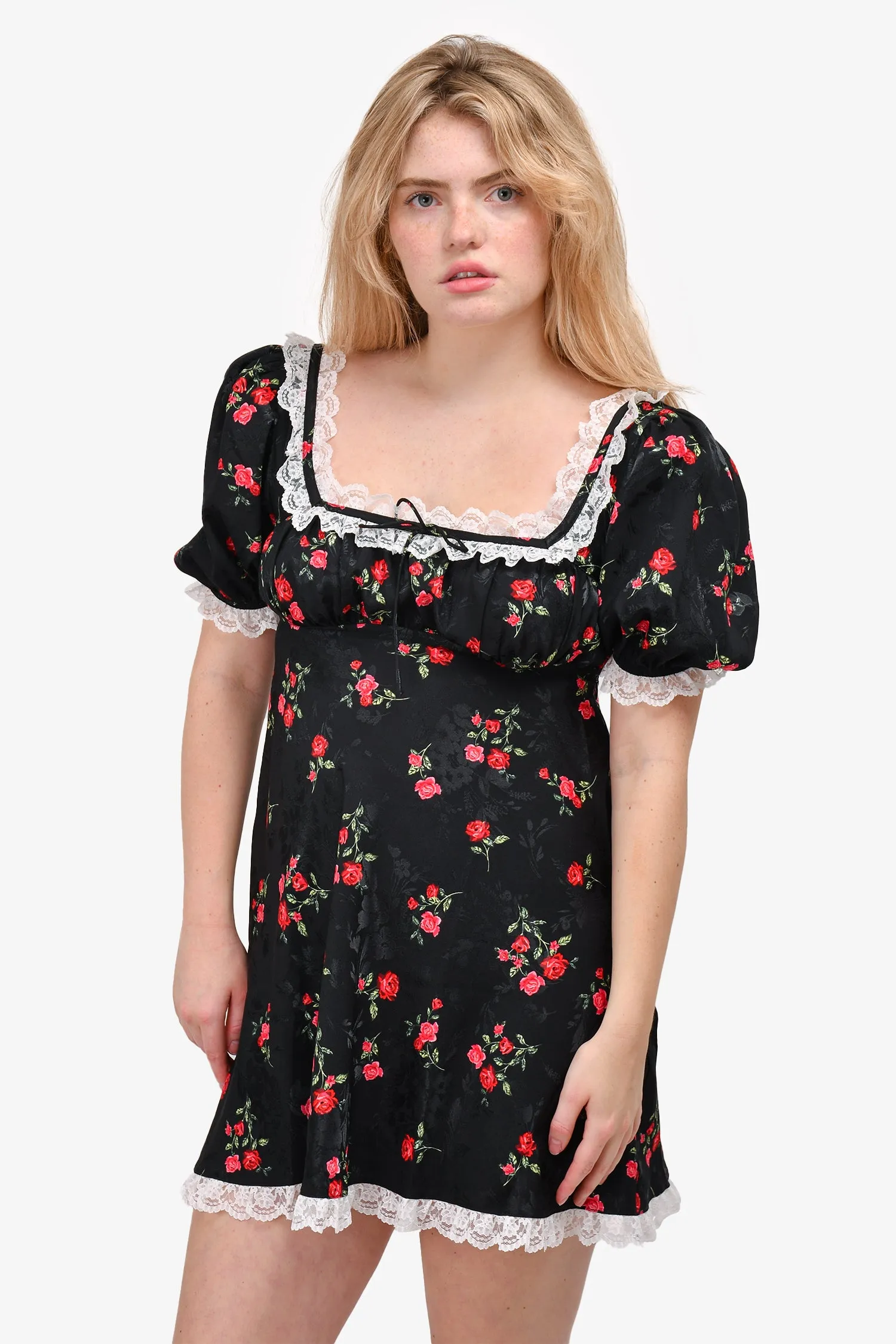 Robe courte For Love & Lemons avec dentelle noire et rouge Taille S
