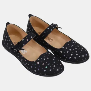 Chaussures en Cuir pour Filles – Noir avec Détails en Forme de Cœur