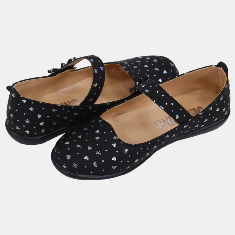 Chaussures en Cuir pour Filles – Noir avec Détails en Forme de Cœur