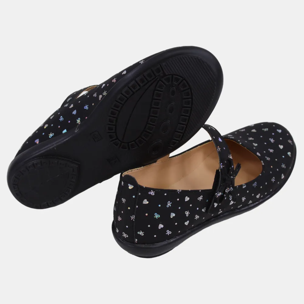 Chaussures en Cuir pour Filles – Noir avec Détails en Forme de Cœur
