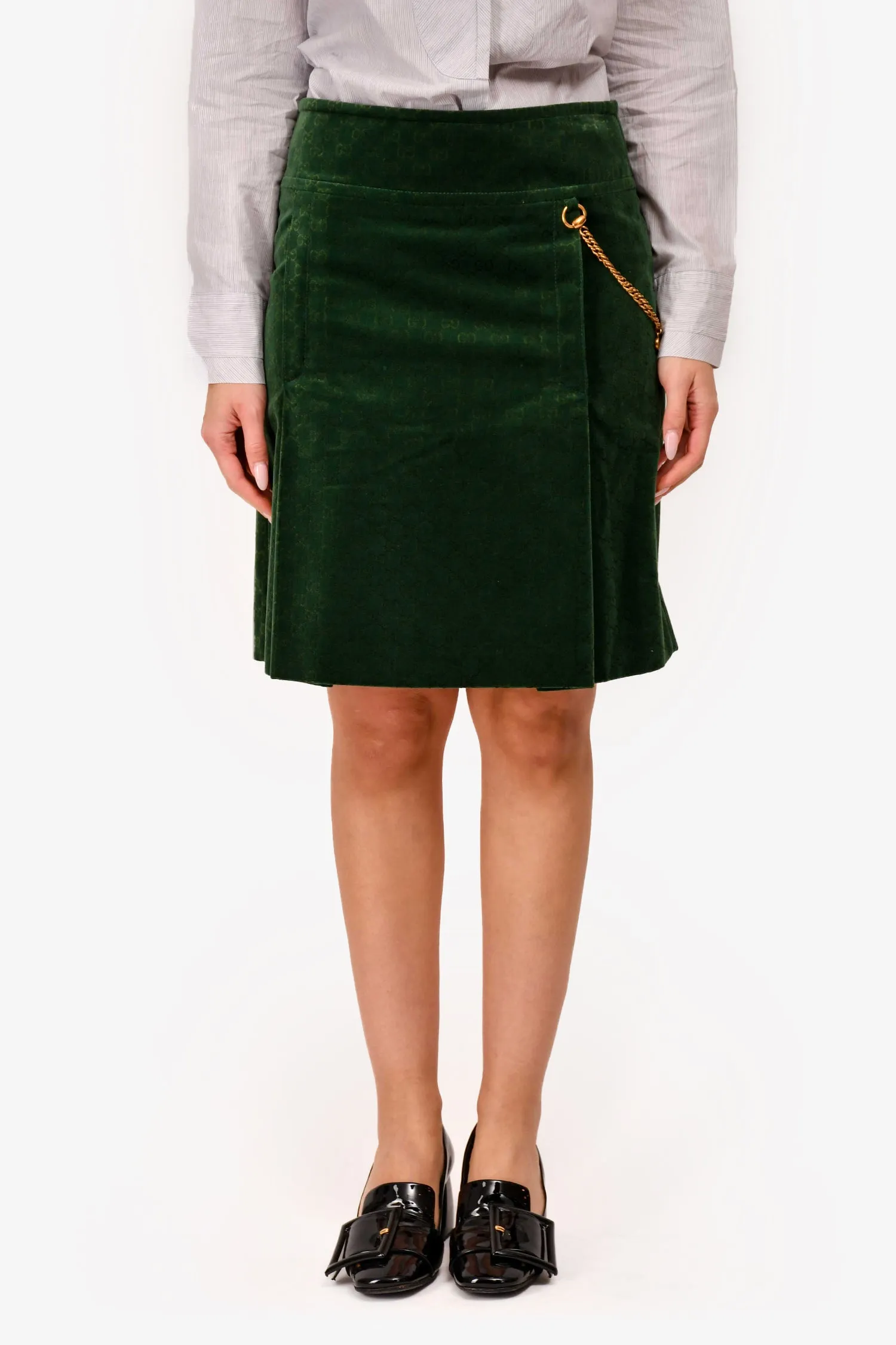 Jupe plissée mi-longue en velours vert GG avec chaîne Gucci Taille 40