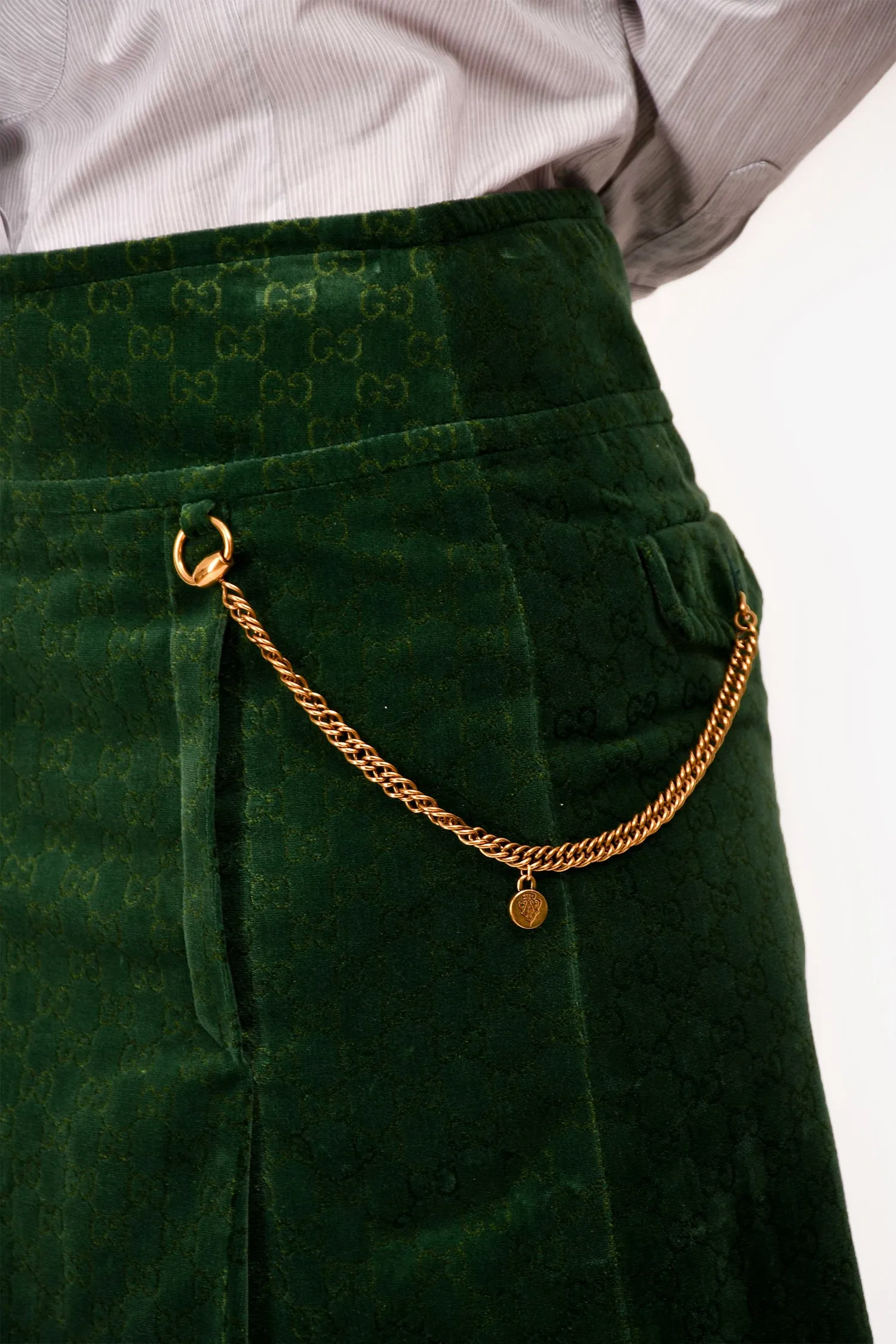 Jupe plissée mi-longue en velours vert GG avec chaîne Gucci Taille 40