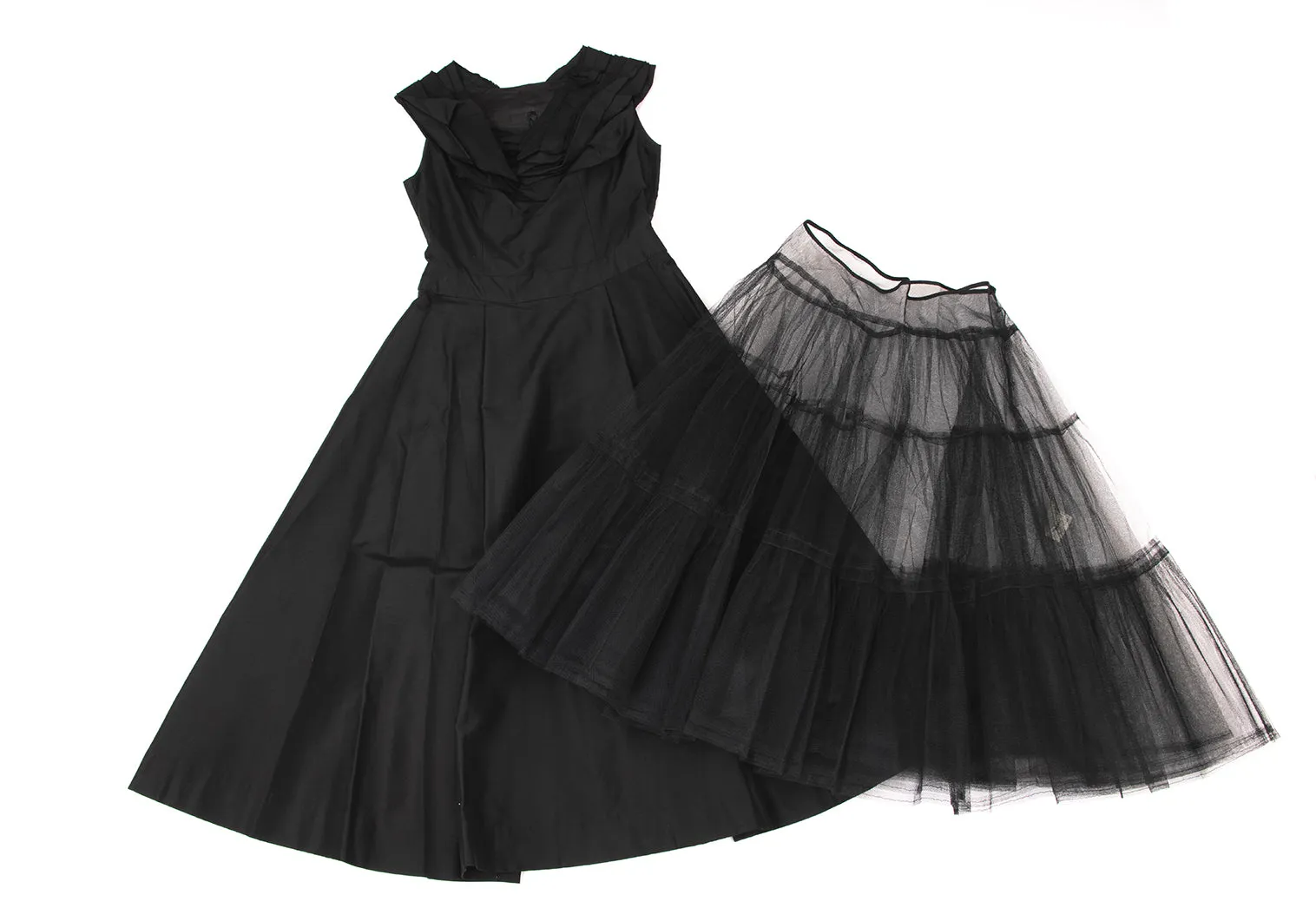 KEITA MARUYAMA Japon. Robe sans manches noire à motifs découpés