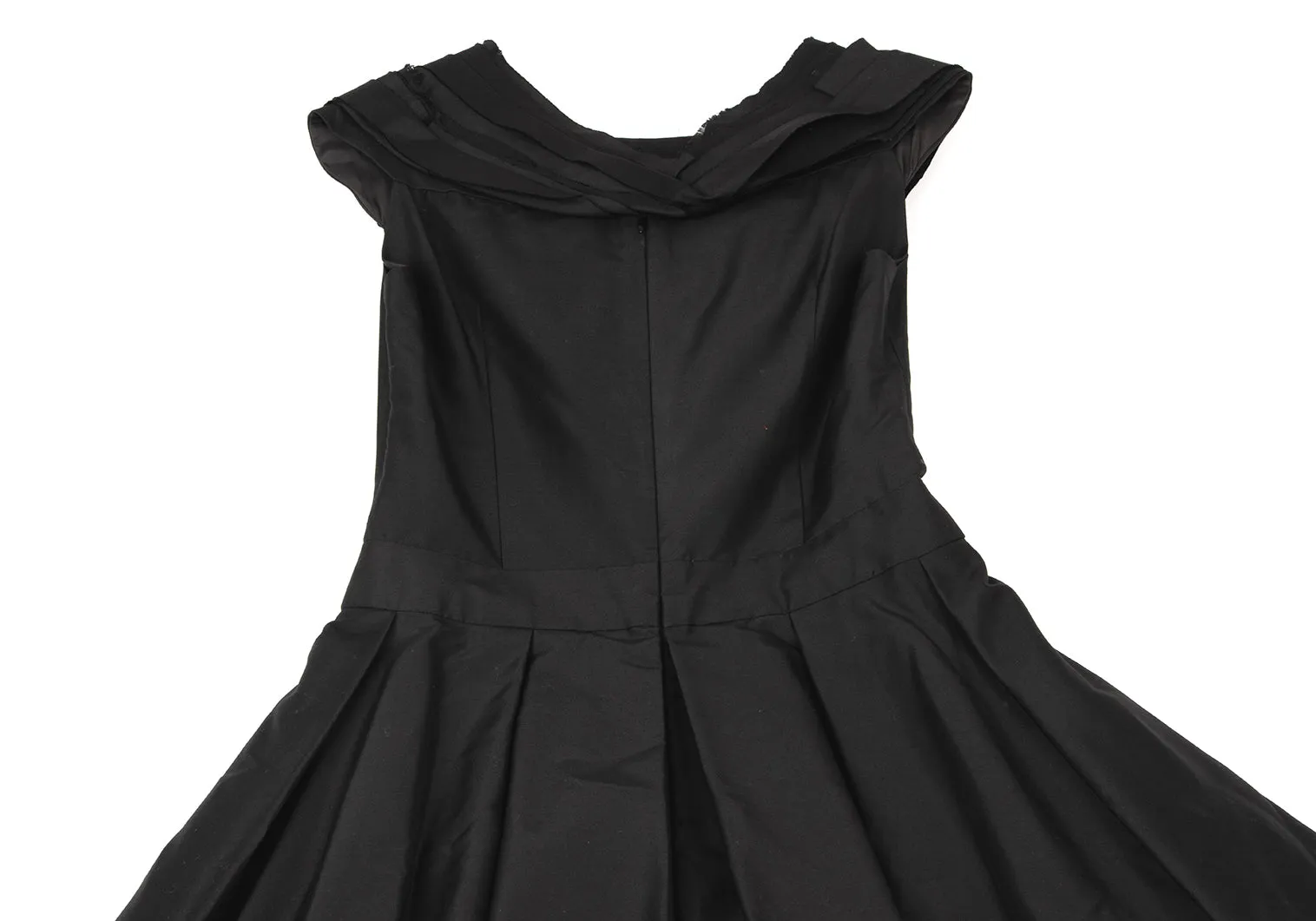 KEITA MARUYAMA Japon. Robe sans manches noire à motifs découpés