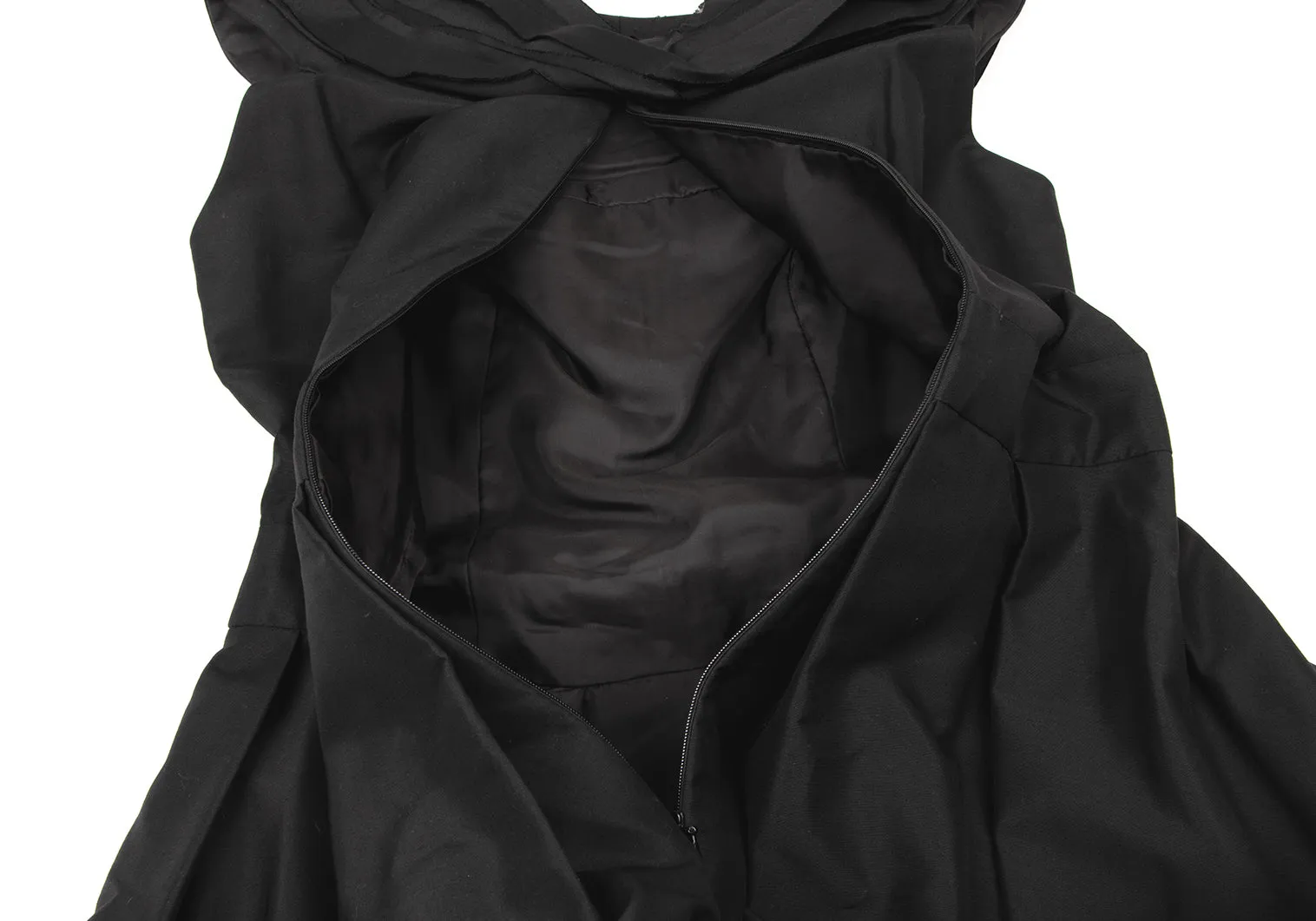 KEITA MARUYAMA Japon. Robe sans manches noire à motifs découpés