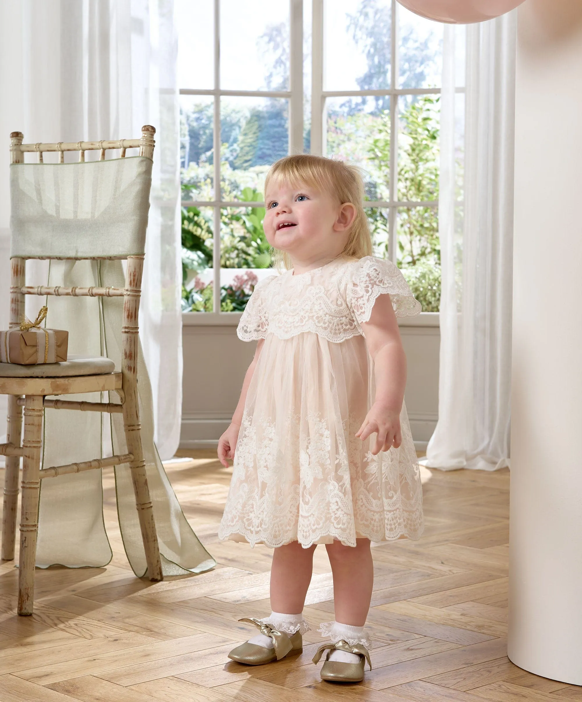 Robe à manches à volants en dentelle