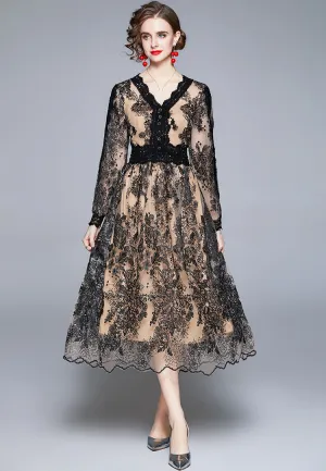 Robe longue ajustée en dentelle à col en V, manches longues, en mesh brodé de paillettes
