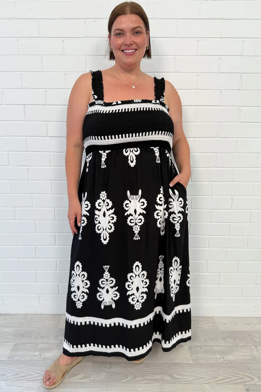 Robe Leyla