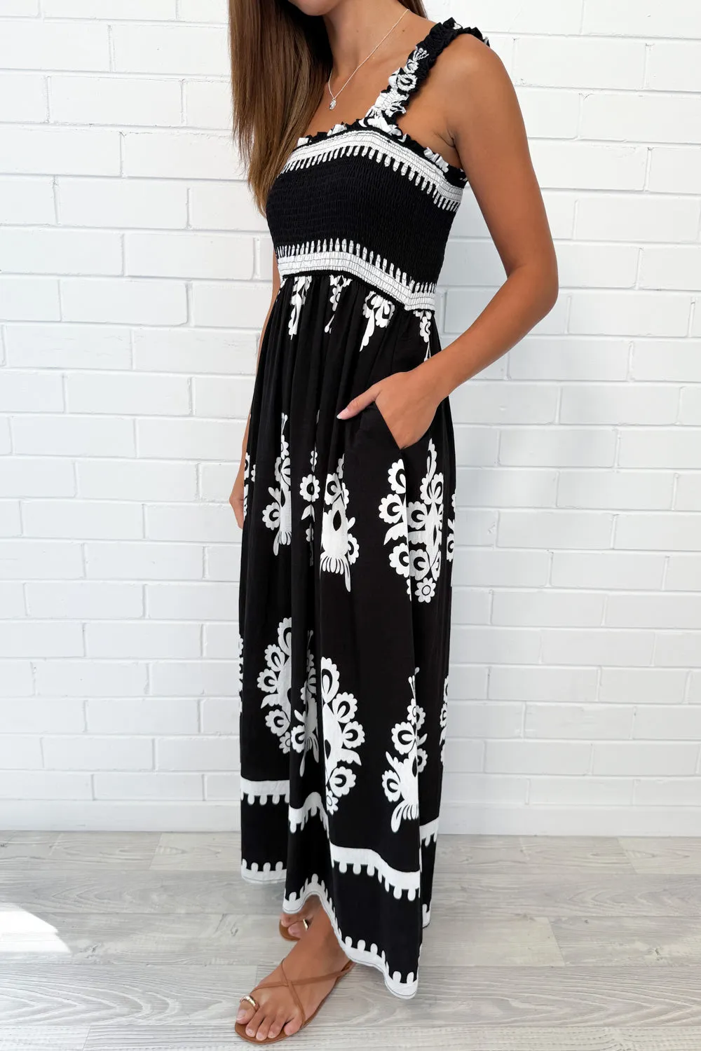 Robe Leyla