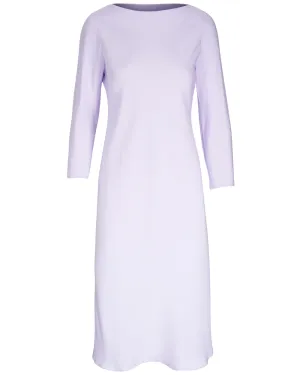 Robe mi-longue biais lilas à encolure bateau