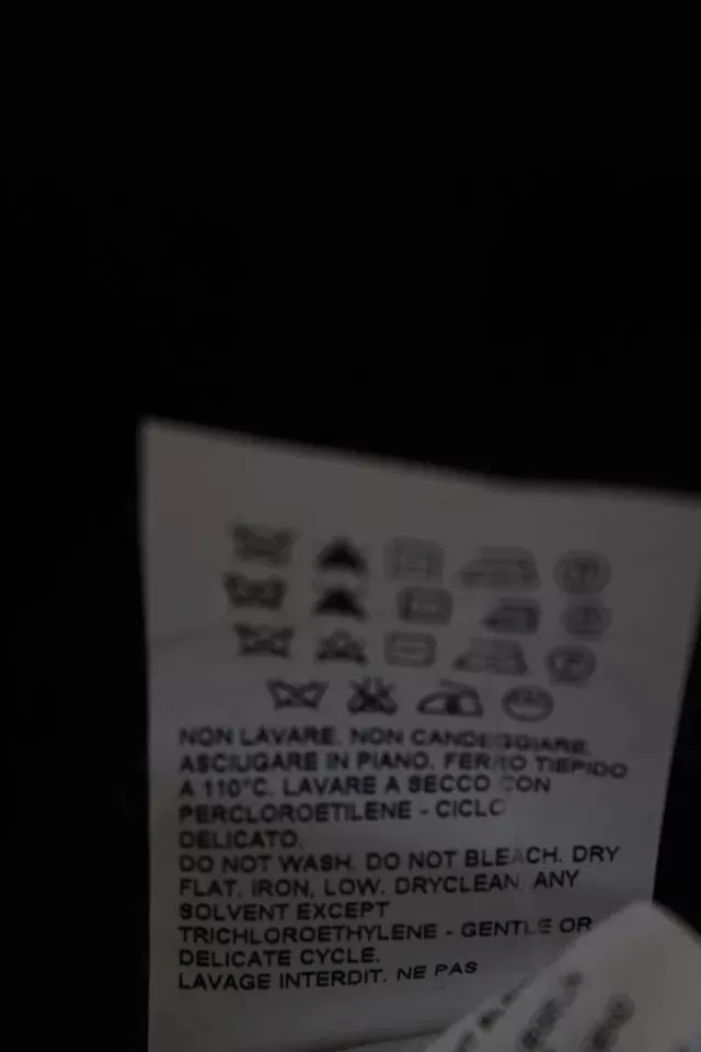 Marni Italie. Robe trapèze à manches longues noire avec ceinture
