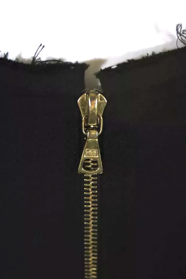 Marni Italie. Robe trapèze à manches longues noire avec ceinture