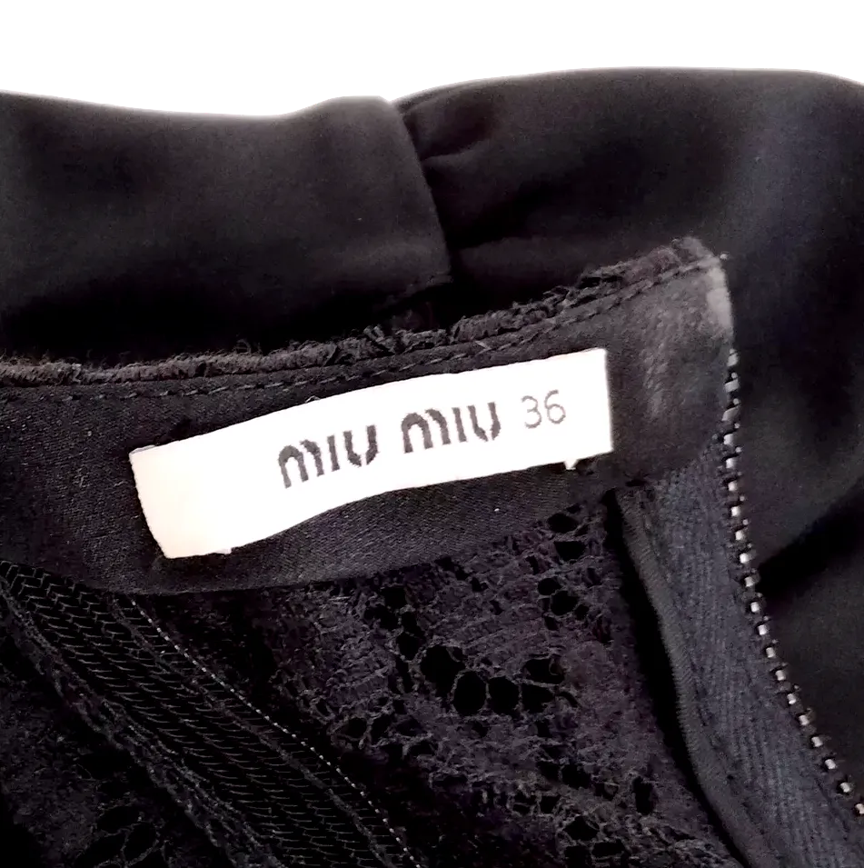 Miu Miu Italie. Robe en polyester noir, coton et nylon