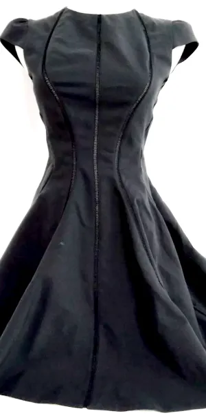 Miu Miu Italie. Robe en polyester noir, coton et nylon