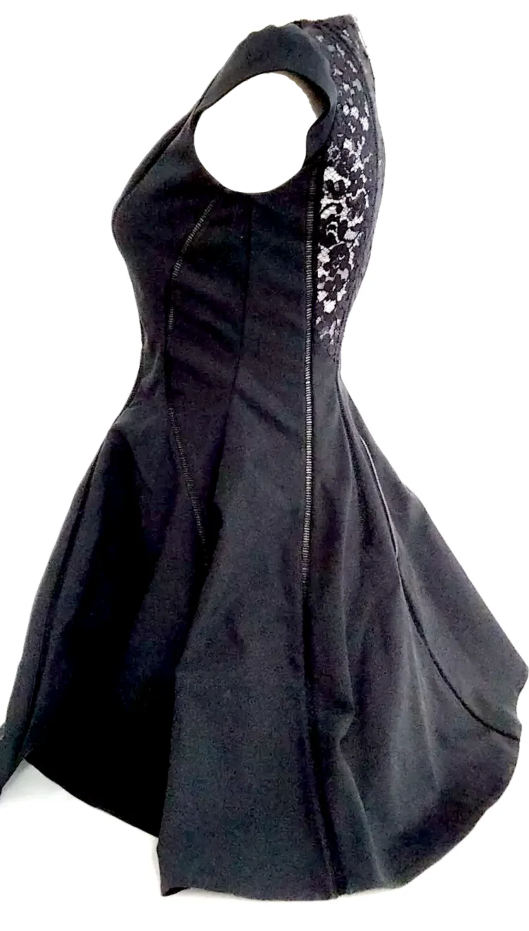 Miu Miu Italie. Robe en polyester noir, coton et nylon