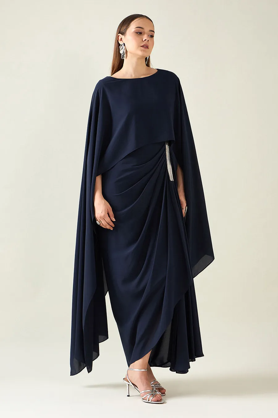 Robe drapée ornée en alliage marine