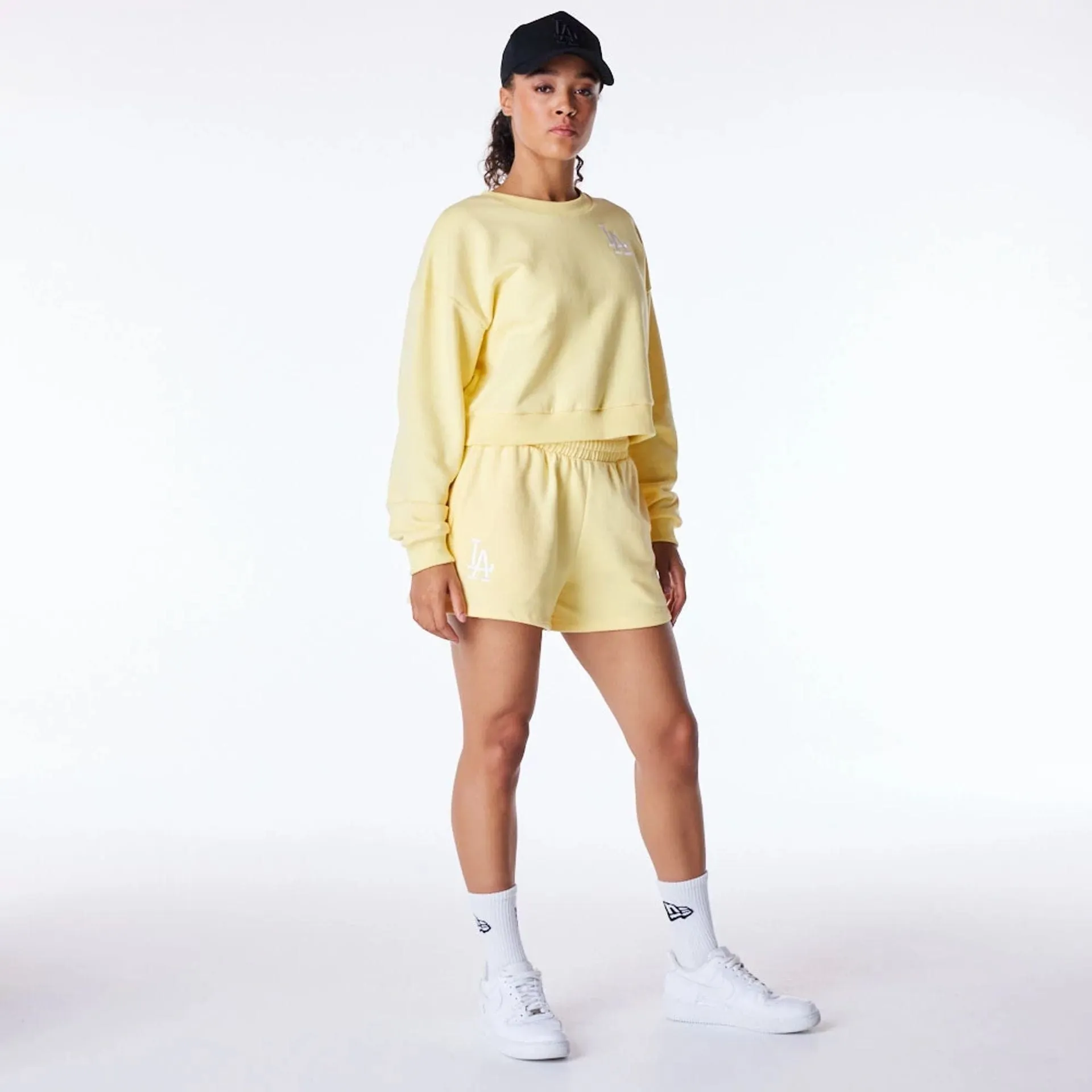 New Era Shorts de Sport LA Dodgers Femmes MLB League Essentiels Shorts Jaune Pastel